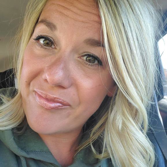 Meet your Posher, Melissa - Picture 1 of 1